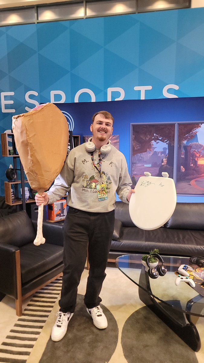 aydenbtv's tweet photo. At the @SMITEGame World Championship with @SteelSeries // #SWCX #SWCSteelSeries https://t.co/B4savwFtZs