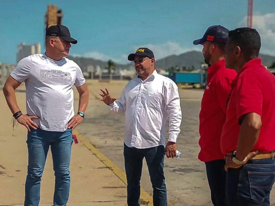 anzoateguigob's tweet photo. El presidente de @ProAnzoategui19 Antonio Guzmán por orientaciones del gobernador @luismarcanos junto  a Vicente Lárez, Gerente regional de Bolipuertos y representantes de la @covineaa inspeccionó el Puerto Eulalia Buroz de Puerto La Cruz conocido como Terminal de Ferry. https://t.co/UWuRXBbKRI