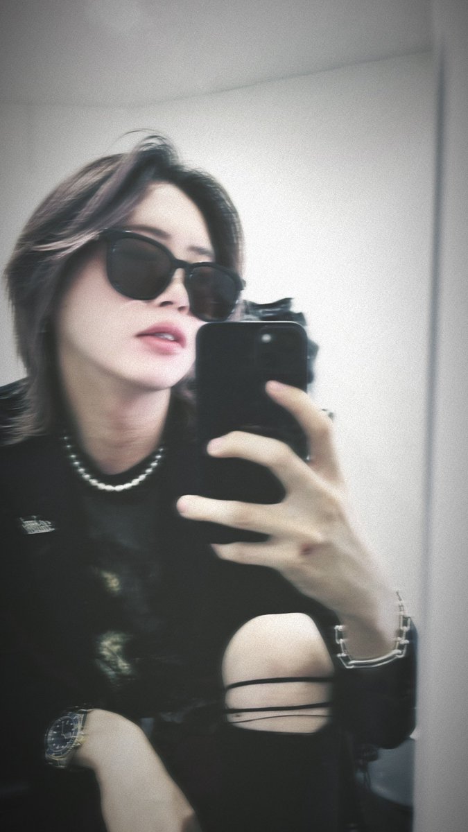 ClubEyes4's tweet photo. 役職がプレイヤーを保守的にして。
ナンバーがプレイヤーを勘違いさせ。
キャリアはホストを縛りつけ。
年齢は常に焦らせてくる。
今年は保険をかけない年にする。
#EyesGroup https://t.co/tFRFqa2XDA