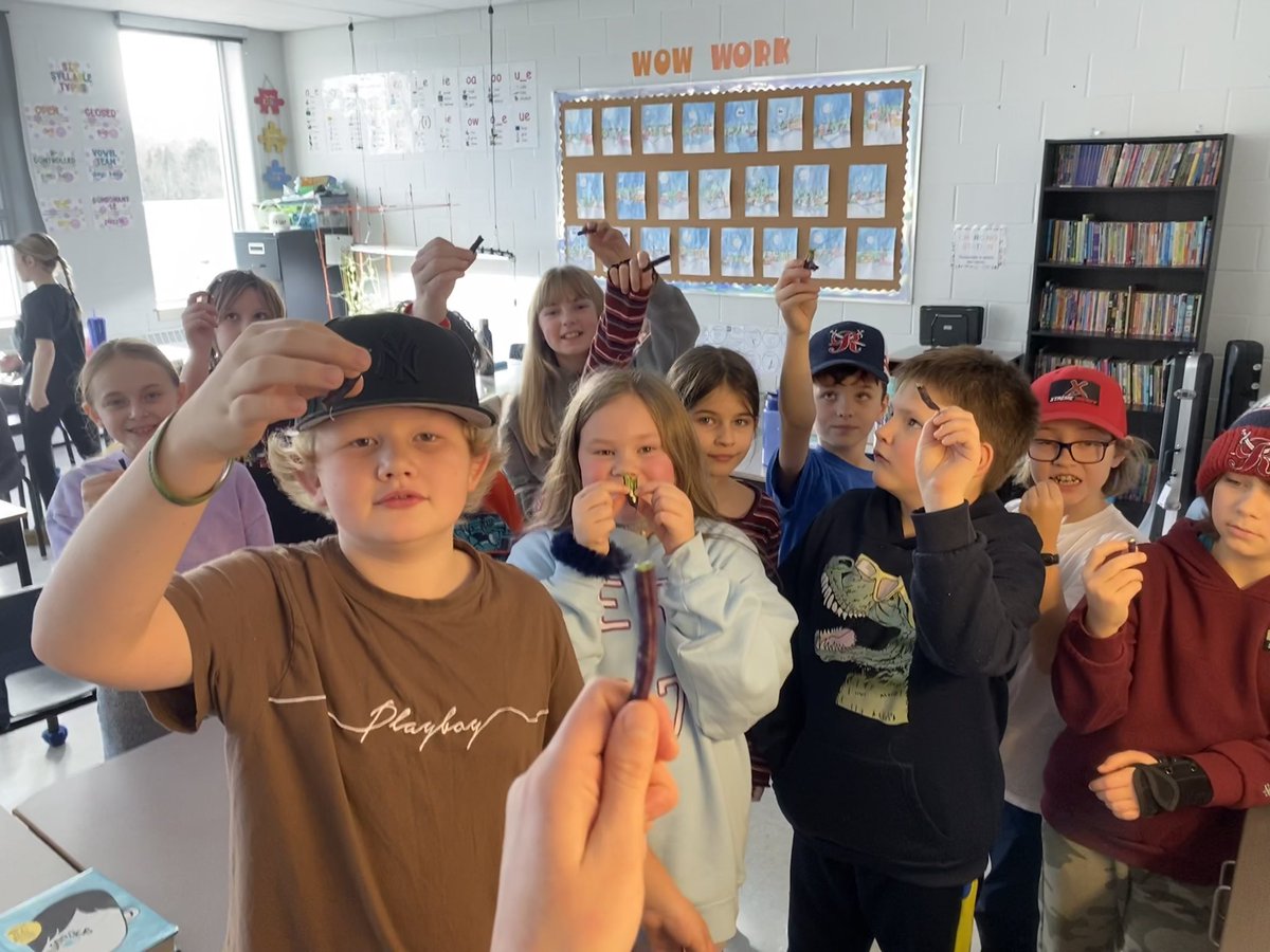 So excited to taste the beans we grew! 🫘 🌱 <a href="/AdmiralsAcad_NL/">Admiral’s Academy Navigators 🏳️‍🌈</a>