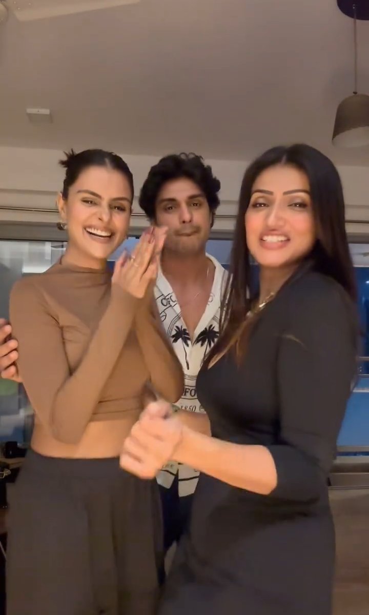 kuch bhi hojaaye par wo haath se nikalna nahi chahiye 😂😂😂

#PriyAnkit