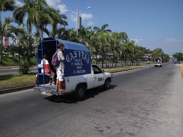 thecoastguy7's tweet photo. @Bofis04 Amigo andamos moviendo Acapulco desde las 5 am . https://t.co/5AxopptCDL
