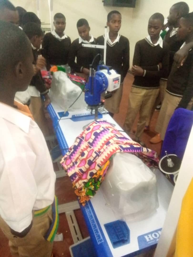 Muri <a href="/BushokiTVET/">BUSHOKI TSS</a> habaye igikorwa cya Open day aho abanyeshuri biga mukigo cya G.S Nyirabirori basobanuriwe ibyo abanyeshuri biga mumashami ya Food processing ndetse na Fashion design biga ndetse n'ibyiza byo kugana amashuri y'imyuga n'ubumenyi ngiro.<a href="/RTB_Rwanda/">Rwanda TVET Board</a> <a href="/rulindodistrict/">Rulindo District</a>