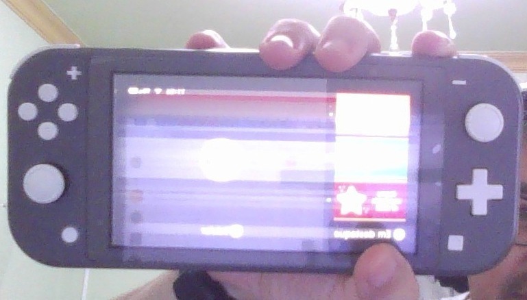 Ciannella12's tweet photo. @rodrigocoelhoc boa tarde, mano. 
Queria uma opinião sua e do @CANALDIGPLAY . Meu Switch está morrendo e um amigo meu que conserta vídeo game falou que é normal portáteis queimarem a tela e ficaria um pouco caro consertar. Queria pegar um OLED, mas tem boatos do novo Switch ou https://t.co/7nFWOhAJyH