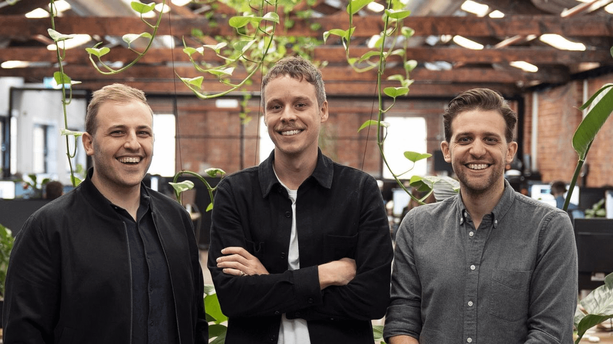 These 3 guys founded one of the fastest-growing Australian tech startups by chance. Alex, Anthony & Nick created Linktree & got funding from investors like Google. In 7 yrs, Linktree has a $1.3B valuation & 40M+ users. Here's a story of “accidental” billionaires🧵