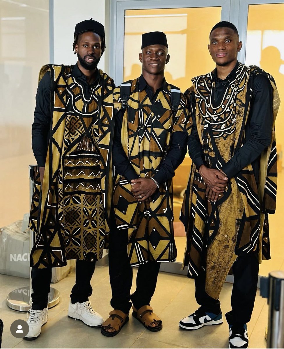 Makay_Hayti's tweet photo. 🇲🇱
Ekip Mali a debake Kotdivwa konsa pou Can nan.😅❤️
#can2004 https://t.co/cmzEhMTP2d