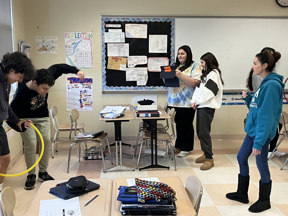 HTPSMathScience's tweet image. MSN Grade 8 students create a human hula hoop chain to collect data for a scatter plot. Lots of laughs and strategizing! @HowellTwpMSN @MMatuchMSN @MarzoccaN #HTPSLearnersuccess
