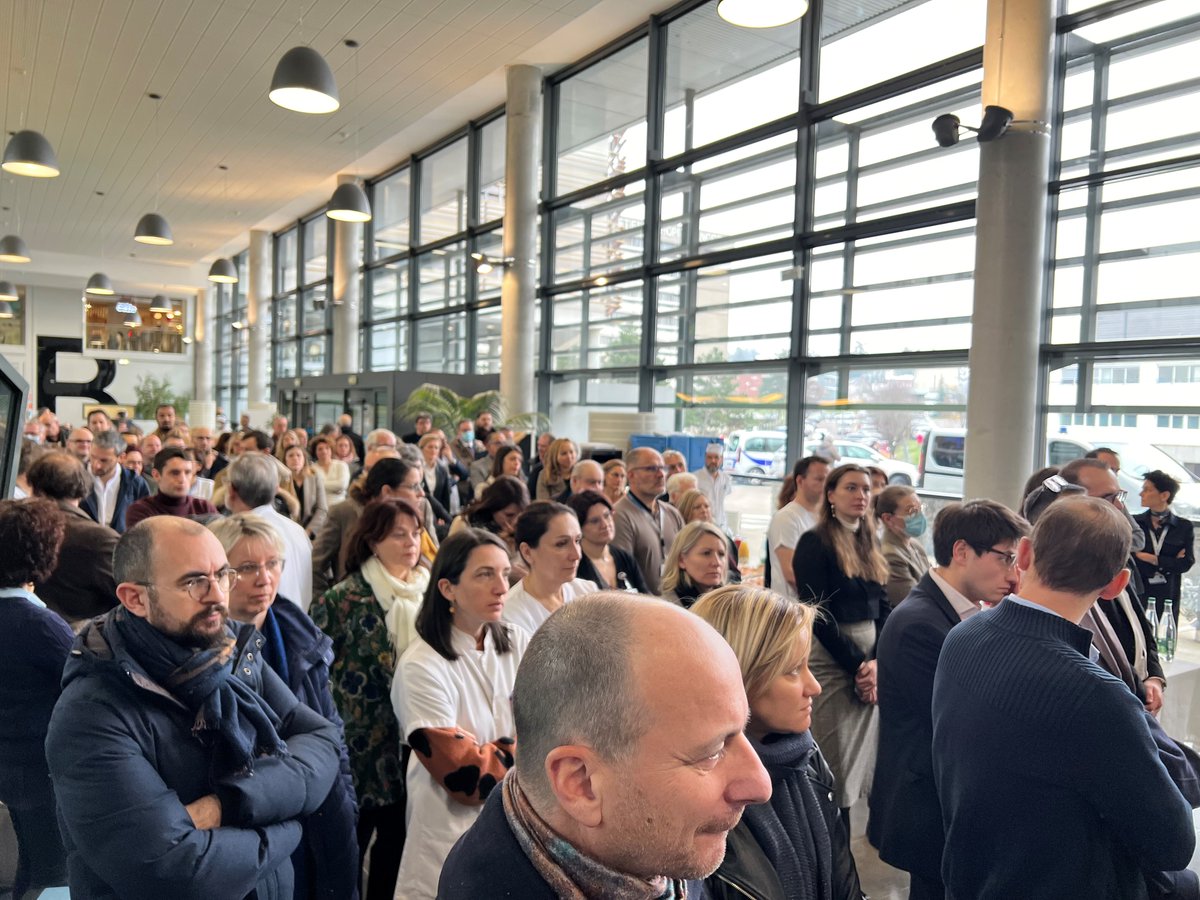 [Cérémonie des vœux] 
Cet après-midi, la cérémonie des vœux du CHU de Saint-Étienne a été un moment exceptionnel de rassemblement et de partage.
Rétrospective 2023 et perspectives prometteuses pour 2024.
🙏Merci à tous pour votre présence