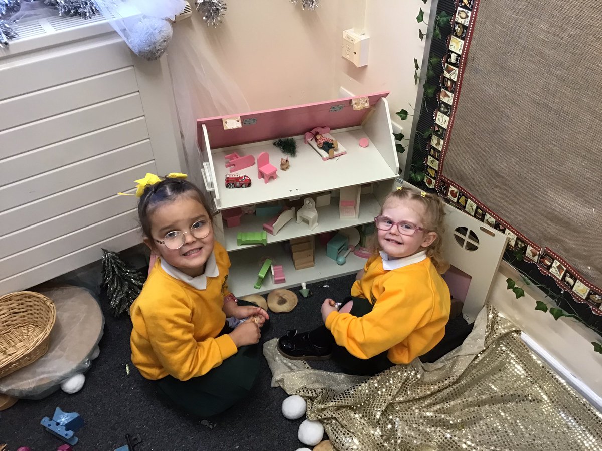 EYFSSJV's tweet photo. The older children have been fabulous at helping the new children to settle in. https://t.co/rYW8b9mfsM