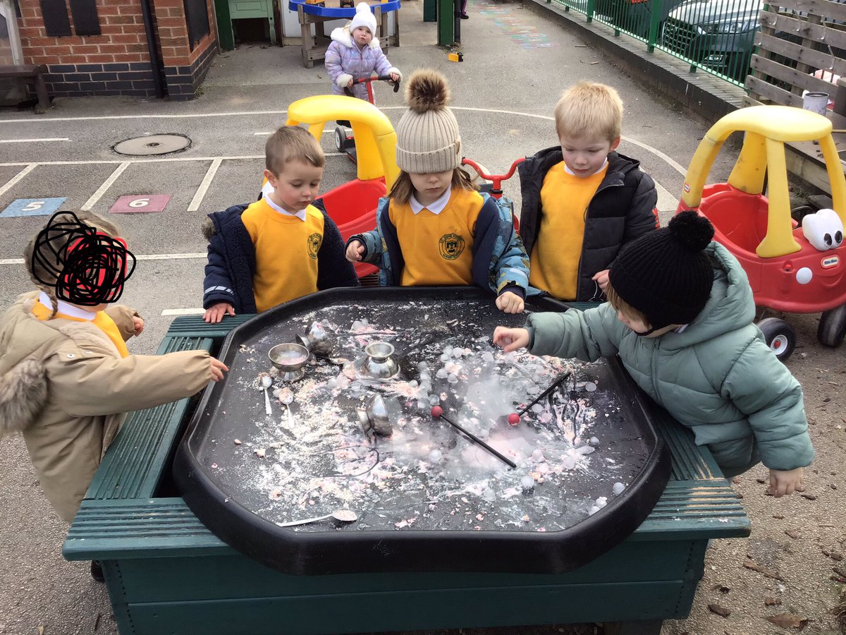 EYFSSJV's tweet photo. The older children have been fabulous at helping the new children to settle in. https://t.co/rYW8b9mfsM