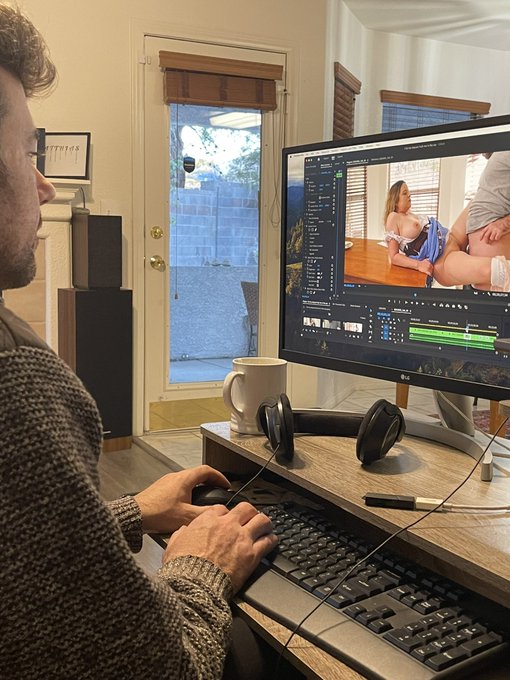 Hard at work&hellip;.. https://t.co/PzjrDPcIrp