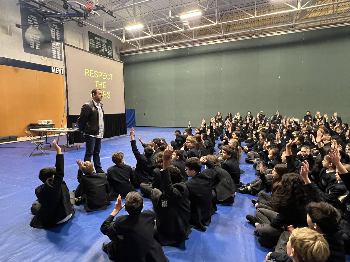 Thank you to online &amp; digital safety expert <a href="/pauldavisSNS/">Pᴀᴜʟ Dᴀᴠɪs #ᴏɴʟɪɴᴇsᴀғᴇᴛʏ #privacy</a> for his visit to the school today! Mr. Davis is delivering valuable information to students, parents, and teachers today on the topics of #onlinesafety, #digitalsafety, and #privacy.