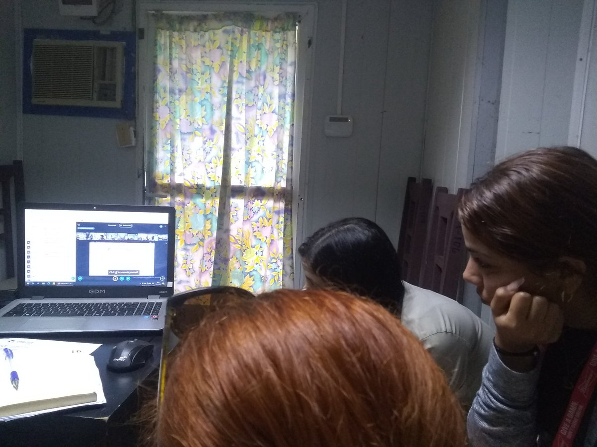 La sección GCR de la #AduanaVIlaClara recibe
preparación por parte de los especialistas de la AGR sobre selector y sistema SUA.
#AduanadeCuba