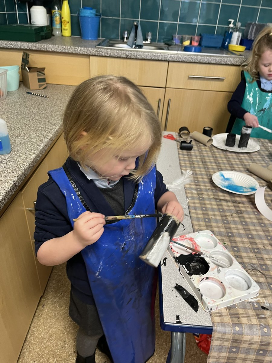 BarkiSchool's tweet photo. What a creative bunch of children we have… meet the polar bears and penguins! #eyfs https://t.co/iIeAKxg4m0