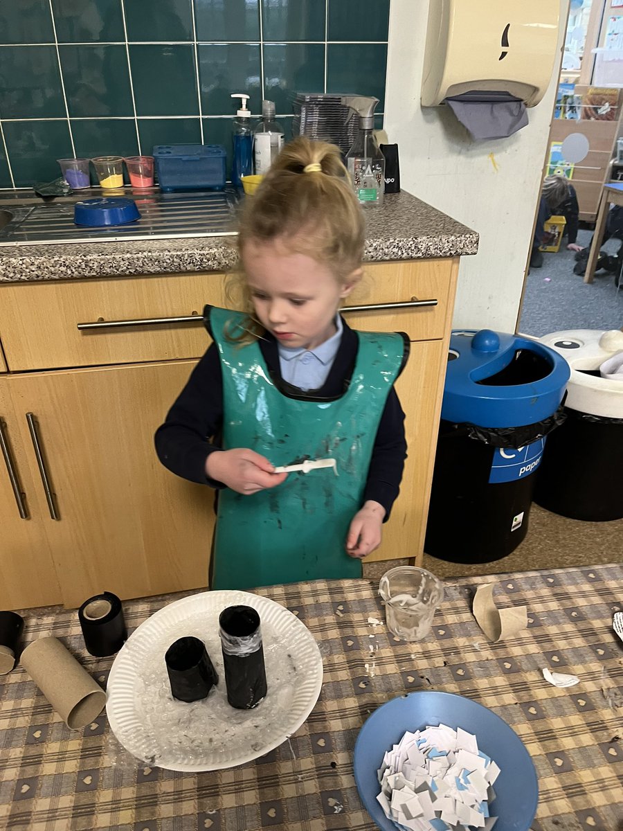 BarkiSchool's tweet photo. What a creative bunch of children we have… meet the polar bears and penguins! #eyfs https://t.co/iIeAKxg4m0