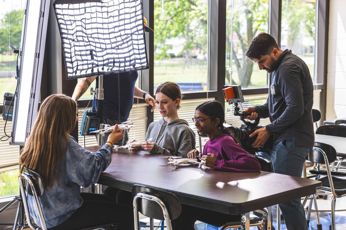 MediaMineral's tweet photo. We're passionate about capturing the essence of amazing learning environments! 🎥✨ Calling all students and school districts - we love collaborating with you to showcase the incredible stories unfolding in your classrooms. #videoproduction https://t.co/JJb4cOb6Ma