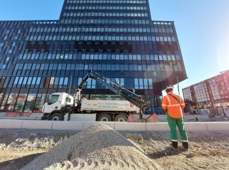 RhneAlpesPassio's tweet photo. ENTREPRISE JEAN LEFEBVRE RHONE-ALPES adopte l'utilisation de camions électriques sur ses chantiers.
Ensemble, construisons un avenir plus propre et plus vert.
SPL Lyon Part-Dieu #LapartDieu #Durabilité #Innovation #ChantierÉcologique https://t.co/25USvXHzNN