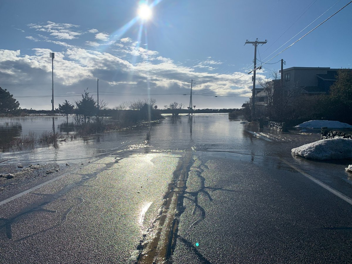 NewHampshireDOT's tweet photo. 🚨Heavy rain and a high tide to bring flooding to the NH Seacoast.🚨
🚧Visitors are advised to avoid the NH Seacoast on Saturday, January 13, 2024.🚧
https://t.co/VPTgg5uI5g https://t.co/w3usqum0a9
