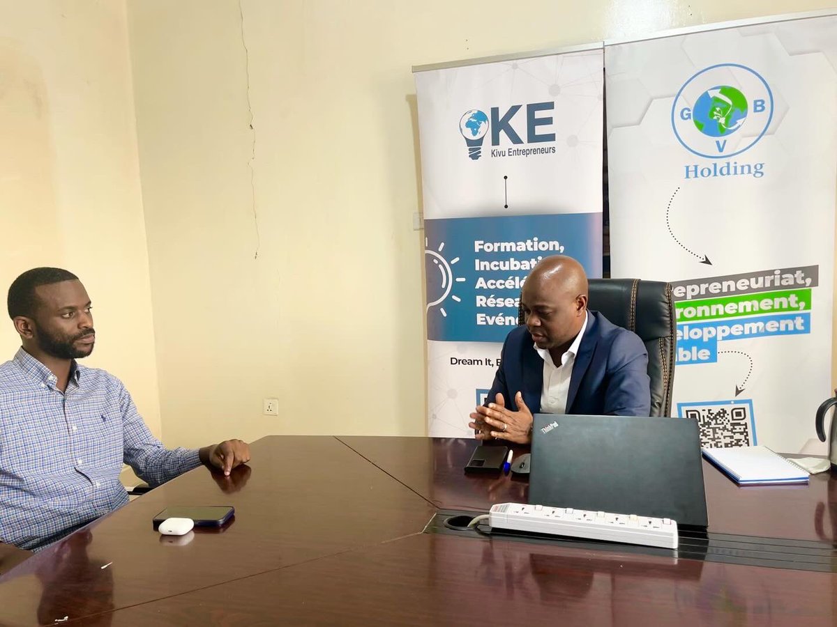 KivuEntrepren's tweet photo. Échange entre Joël Tembo, DG de KE, et Mannick Syllas, membre du réseau KE et entrepreneur émérite. 

Mannick, fondateur de #ShuleSystem, fait briller l'entrepreneuriat congolais sur la scène nationale et internationale, figurant même dans le célèbre magazine #ForbesAfrique … https://t.co/VZxi5G86BF