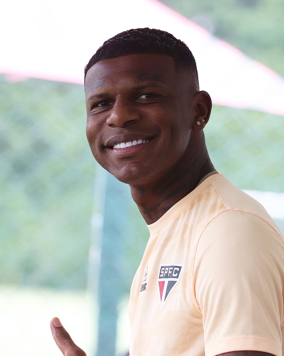 SaoPauloFC's tweet photo. 😁 Quem mais aí está assim hoje?

#VamosSãoPaulo 🇾🇪 https://t.co/N2SHnmYHnB