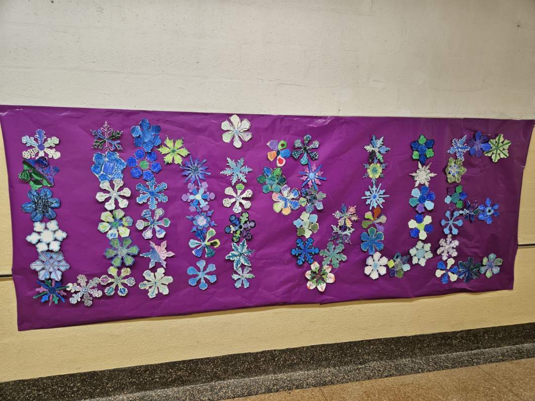 What an excellent way to have students' artwork as part of a collective installation! Mrs. Kayton-Courtney's art class pulled together beautiful snowflakes to make the word UNITY And UNIQUE #WHe #Rampride @WHGWashington