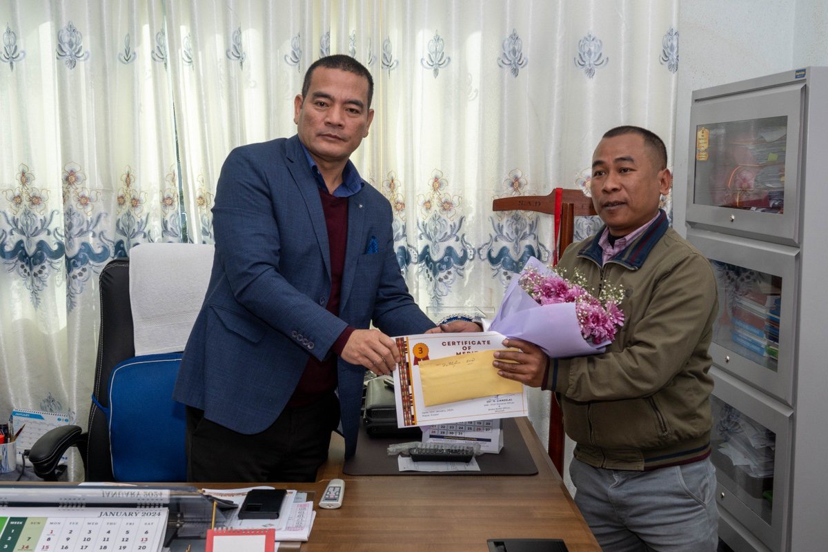 dipr_mizoram's tweet photo. Mizoram Inthlanpui neih zawh taka nitin chhuak Chanchinbu zinga mipui hnena Election chungchang leh vote thlak tura inzirtirna lam hawi kalpui tha thlanchhuahte hnenah vawiin khan lawmman hlan a ni.

https://t.co/rJRIG299Qp https://t.co/xM8zU3qLzT