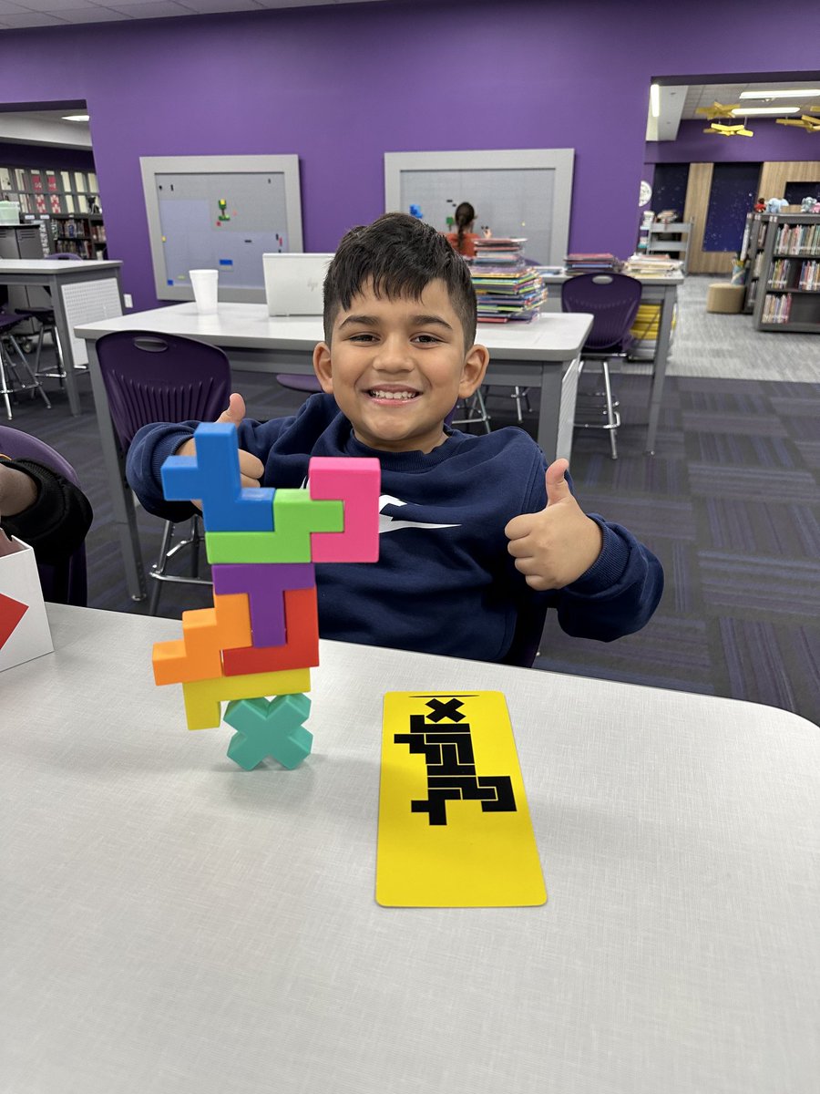 Happy Friday from some happy makers. We ❤️ Buildzi! ⁦@McKamyElem⁩ #cfblibraries