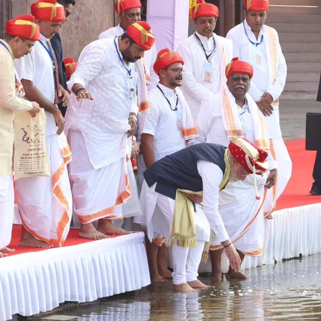 sanjayphanje's tweet photo. रामसेवक...... प्रधानसेवक...... https://t.co/Zs9cWdNuHn