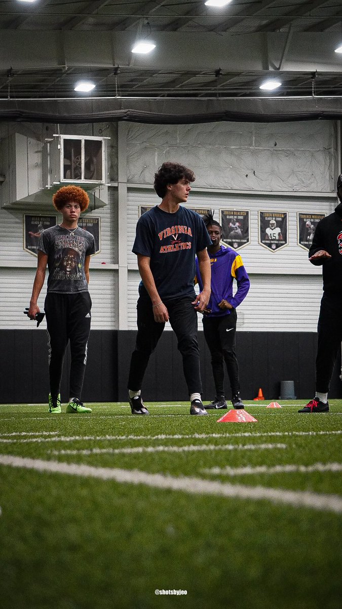 Jacksonlogann's tweet photo. Back in the lab with @CoachJRob56 🧪@ShotsbyJeoo @Houston_Patt @CoachLWig https://t.co/ROBvlTpv3Y
