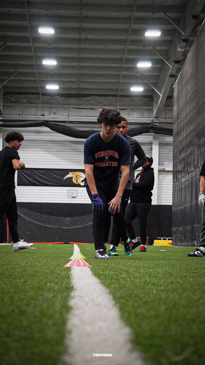Jacksonlogann's tweet photo. Back in the lab with @CoachJRob56 🧪@ShotsbyJeoo @Houston_Patt @CoachLWig https://t.co/ROBvlTpv3Y