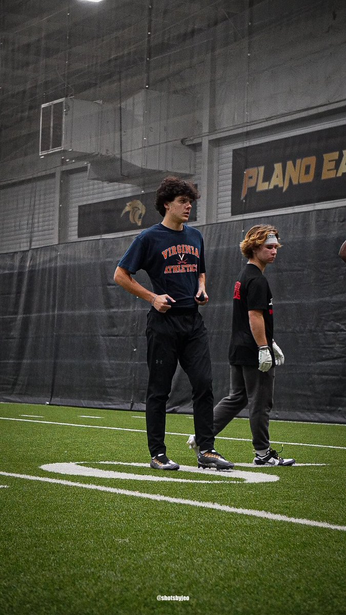 Jacksonlogann's tweet photo. Back in the lab with @CoachJRob56 🧪@ShotsbyJeoo @Houston_Patt @CoachLWig https://t.co/ROBvlTpv3Y