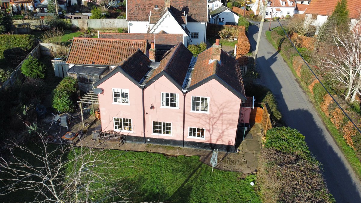 GobbittKirby's tweet photo. * NEW TO THE MARKET *
UFFORD - A detached 4 bed period character cottage in 1/3 acre, with double detached garage!
https://t.co/JszPNzEXNw
https://t.co/1onwFdpWAI
G&K Estates 01394 380330 https://t.co/IM9iznNsxp
#premiervillage #charactercottage #fourbedrooms #southfacing https://t.co/7ipF1JEZ9Q