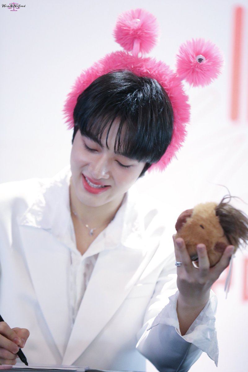 winifred_gwen's tweet photo. ㅋㅋㅋㅋㅋㅋㅋㅋㅋㅋㅋㅋㅋ
#NuNew @CwrNew
#NuNewFanSigninChina https://t.co/muk2uAV0yf