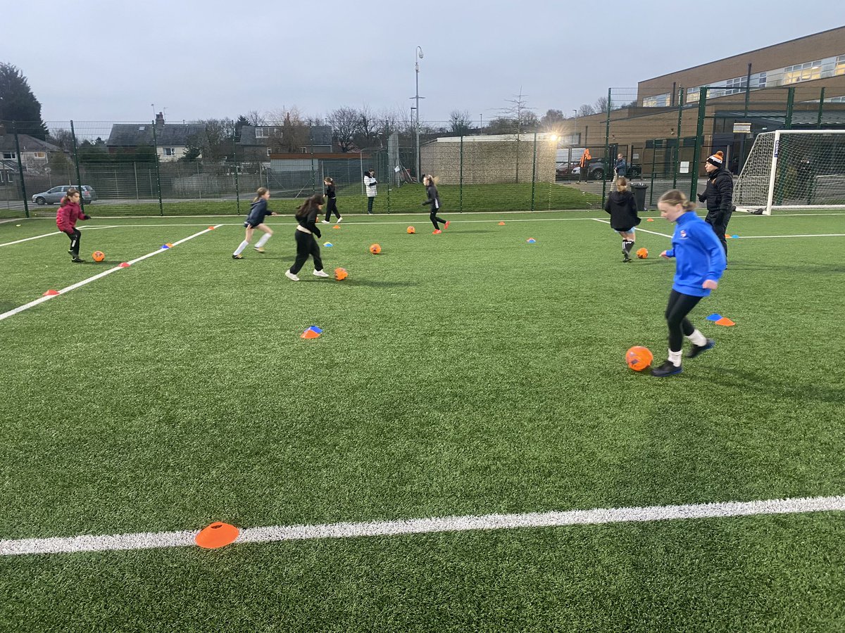 BwDSGO's tweet photo. Tonight saw the first of our Barclays Girls Football sessions @StBedesRCHS with 30 Girls from @StBedesRCHS_PE and local primary schools taking part. Sessions expertly run by @foxfoundfooty #letgirlsplay @YouthSportTrust @ActiveLancs @YourSchoolGames https://t.co/oCM47KDolg
