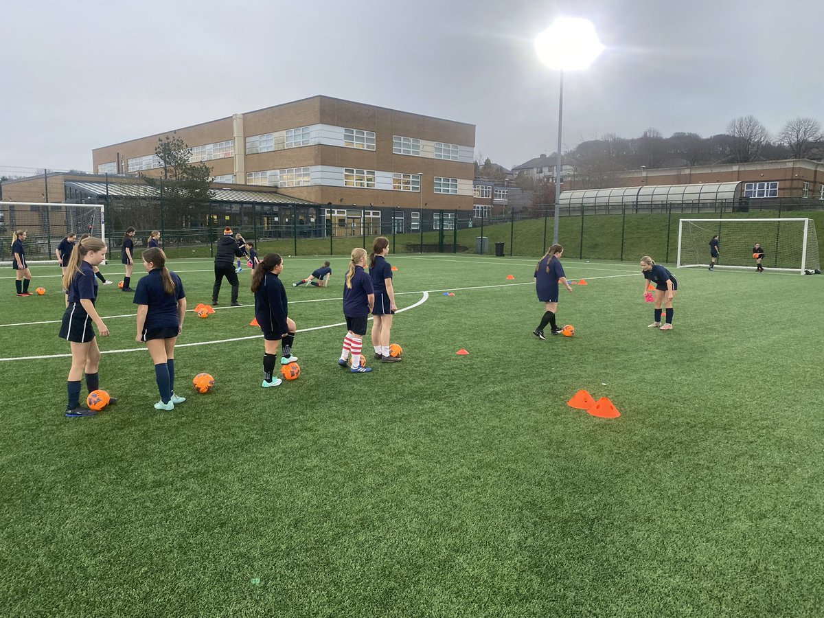 BwDSGO's tweet photo. Tonight saw the first of our Barclays Girls Football sessions @StBedesRCHS with 30 Girls from @StBedesRCHS_PE and local primary schools taking part. Sessions expertly run by @foxfoundfooty #letgirlsplay @YouthSportTrust @ActiveLancs @YourSchoolGames https://t.co/oCM47KDolg