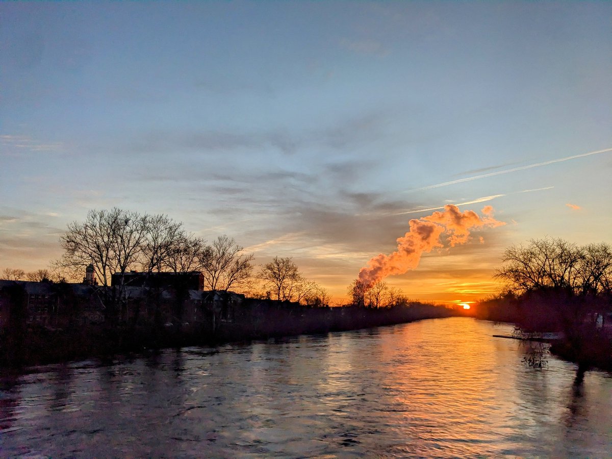 BillMcCafferty9's tweet photo. Sunrise Eastern Pennsylvania...

#pasunrise
#mybackyard https://t.co/CJxqNl6Rd8