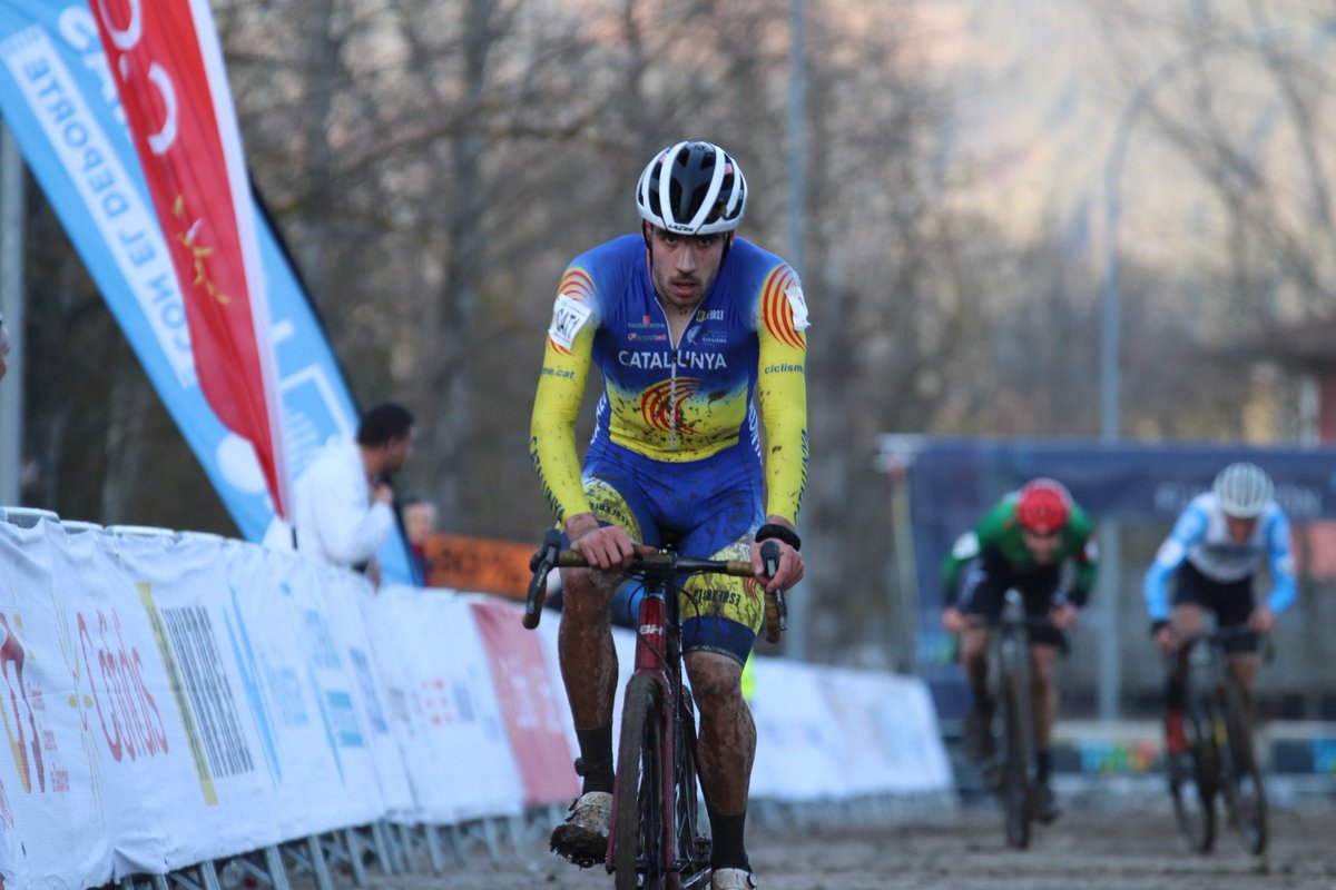 RFECiclismo's tweet photo. #CECXAmurrio24| ¡Gracias a todos por el espectáculo! Vaya forma de empezar 🔥

🥇Asturias
🥈Cantabria
🥉 Comunidad Valenciana https://t.co/7QJNZmu8e6