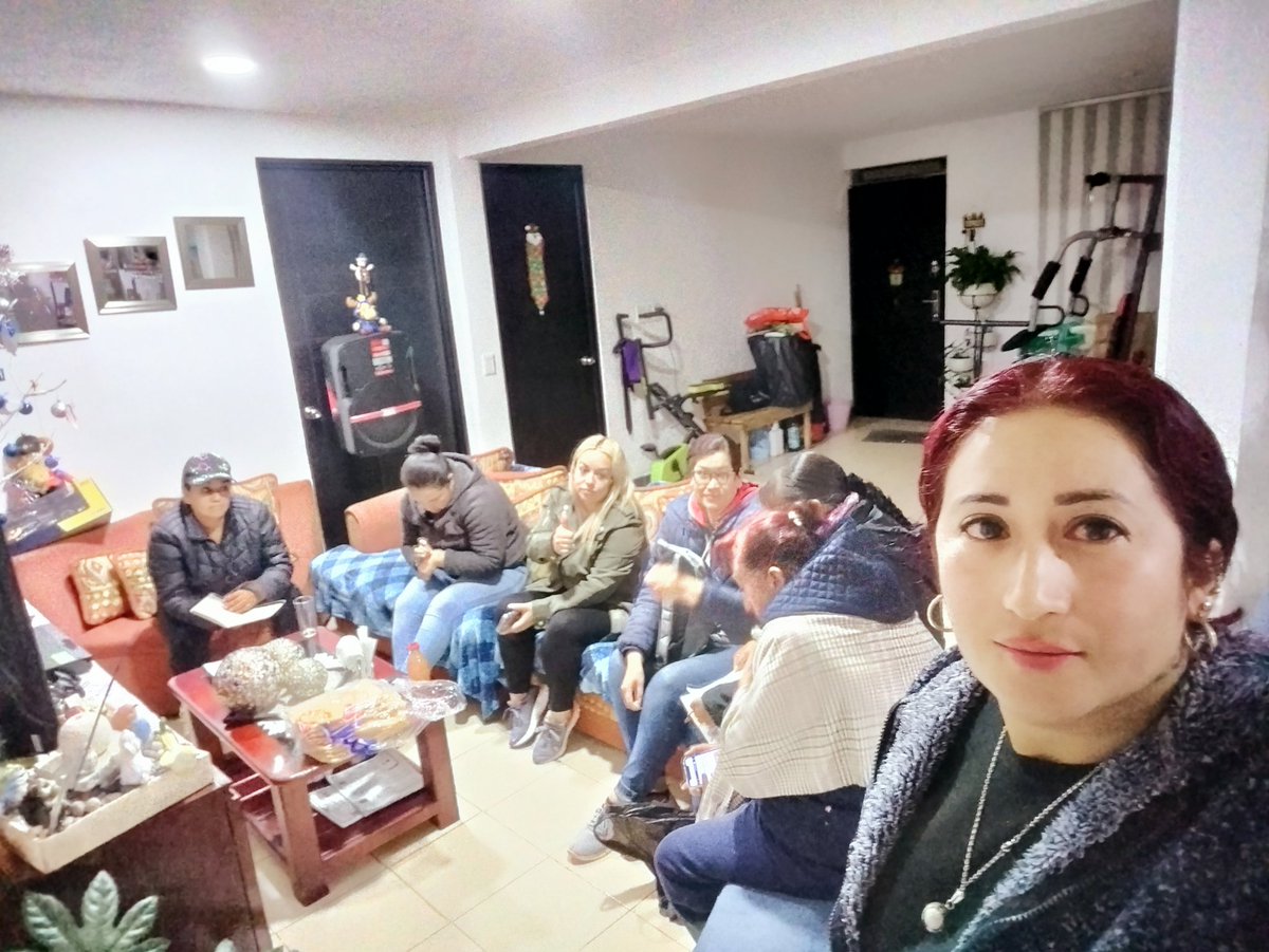 patrciatarang3's tweet photo. Excelente trabajo que se realiza en el mejor #EquipoADMM dónde grandes personas se siguen sumando por qué creen en el cambio de mi querido  municipio #Calimaya #ConTodoConTodasYTodos 
#PatriciaTarango https://t.co/g5Hc7RV8fb