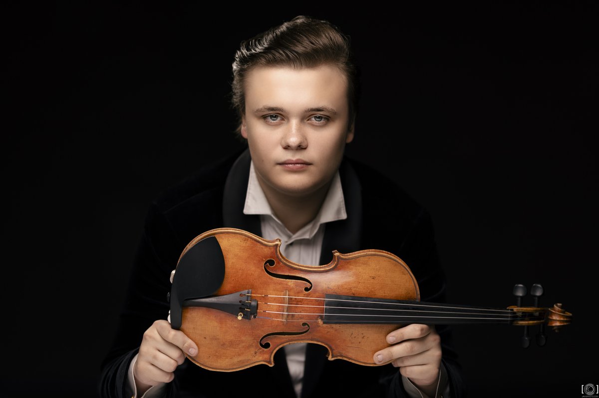 Klasika_LR3's tweet photo. 19.00 tiešraidē no Lielās ģildes - @LNSO  un diriģents #AivisGreters ar rezidējošā komponista Ērika Ešenvalda darbu "Mākoņi", Dvoržāka Sesto simfoniju un Čaikovska Vijoļkoncertu, kurā solists @DaniilBulayev https://t.co/hd1UUdb6te
https://t.co/R85c89PdRU https://t.co/rsgZYOd2ti