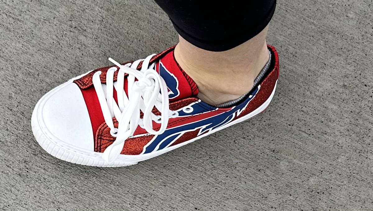 Had the BEST time kicking off the <a href="/KidsHeartChall/">Kids Heart Challenge</a> this morning <a href="/Lyncourt_UFSD/">Lyncourt UFSD</a> !! Principal <a href="/kadavis71/">Kimberly Davis</a> showed up in a heart costume and we ended with a <a href="/BuffaloBills/">Buffalo Bills</a> dance party!! Thank you <a href="/ElizabethCaspa1/">Coach Byrne</a>!!! ❤️