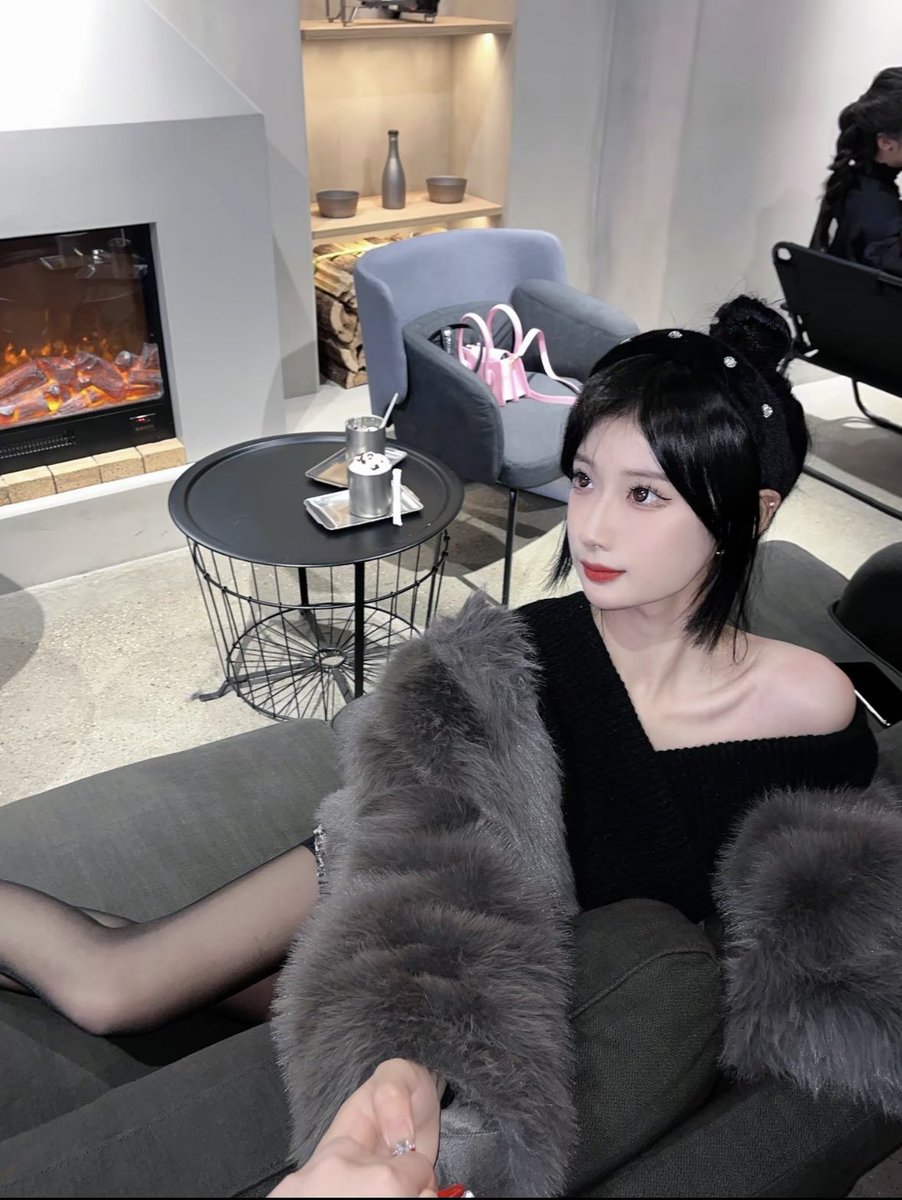 Jingyibb123's tweet photo. 女朋友的视角来啦٩(˃̶͈̀௰˂̶͈́)و嘿嘿嘿 今年冬天好像不咋冷 https://t.co/ICoH49EUq6