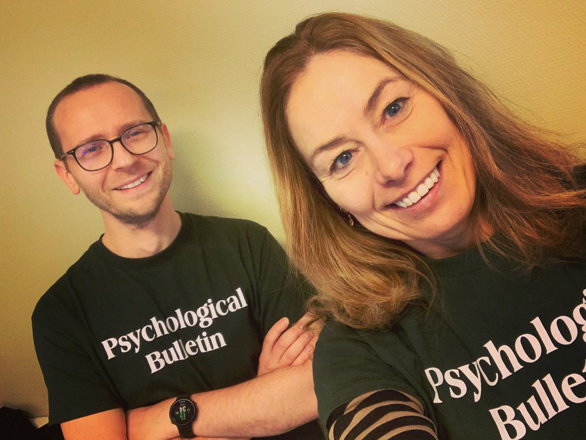 The yearly course I have in meta-analysis with Ronny Scherer and Enrica Donolato had its last day today. Two proud teachers with editorial t-shirts from Psychological bulletin!