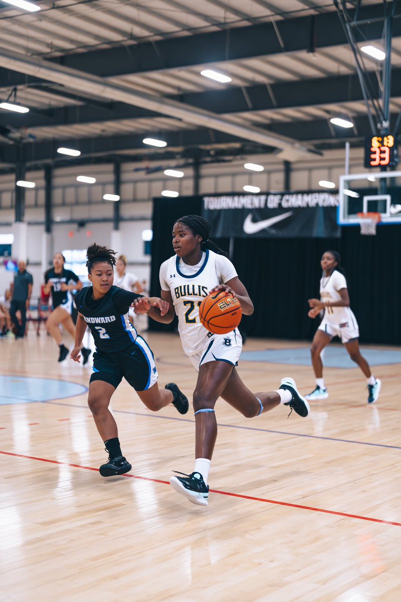 MIDSEASON @ESPN_WomenHoop CHECK IN➡️23-24🏀SEASON Read Here 📰: espn.com/womens-college… • Class of ‘24 💪 + Unsigned SR’s @LaurynSwann • Class of ‘25 📈 @aubrey_beckham • Class of ‘26 💥 • Class of ‘27 📡 • Shot Clock? 📸: @niketoc | @HoopfestB 💻 📝 ✖️ @PBRhoops