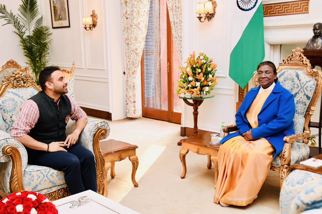 आज नई दिल्ली में राष्ट्रपति आदरणीय द्रौपदी मुर्मू जी से शिष्टाचार मुलाकात कर उन्हें 2024 नव वर्ष की शुभकामनाएँ दी और झारखंड से जुडी भ्रष्टाचार, स्वास्थ्य , शिक्षा , पुरूष अधिकार और खेल संबंधी प्रासंगिक छह मांगों पर संज्ञान लेने का आग्रह किया। <a href="/rashtrapatibhvn/">President of India</a>