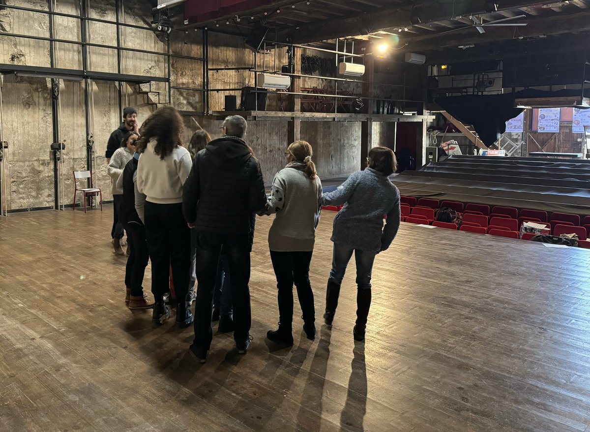 🎭 3ème Atelier de "L'Art d'Accéder à l'Emploi" avec Joris. 1 entraînement intense pour la représentation finale, mettant en lumière la confiance, la gestion du stress et l'expression en groupe. Un moment où chaque participant a brillé sur scène professionnellement! 💼 <a href="/CIBC_OP/">CIBC Occitanie Pyrénées</a>