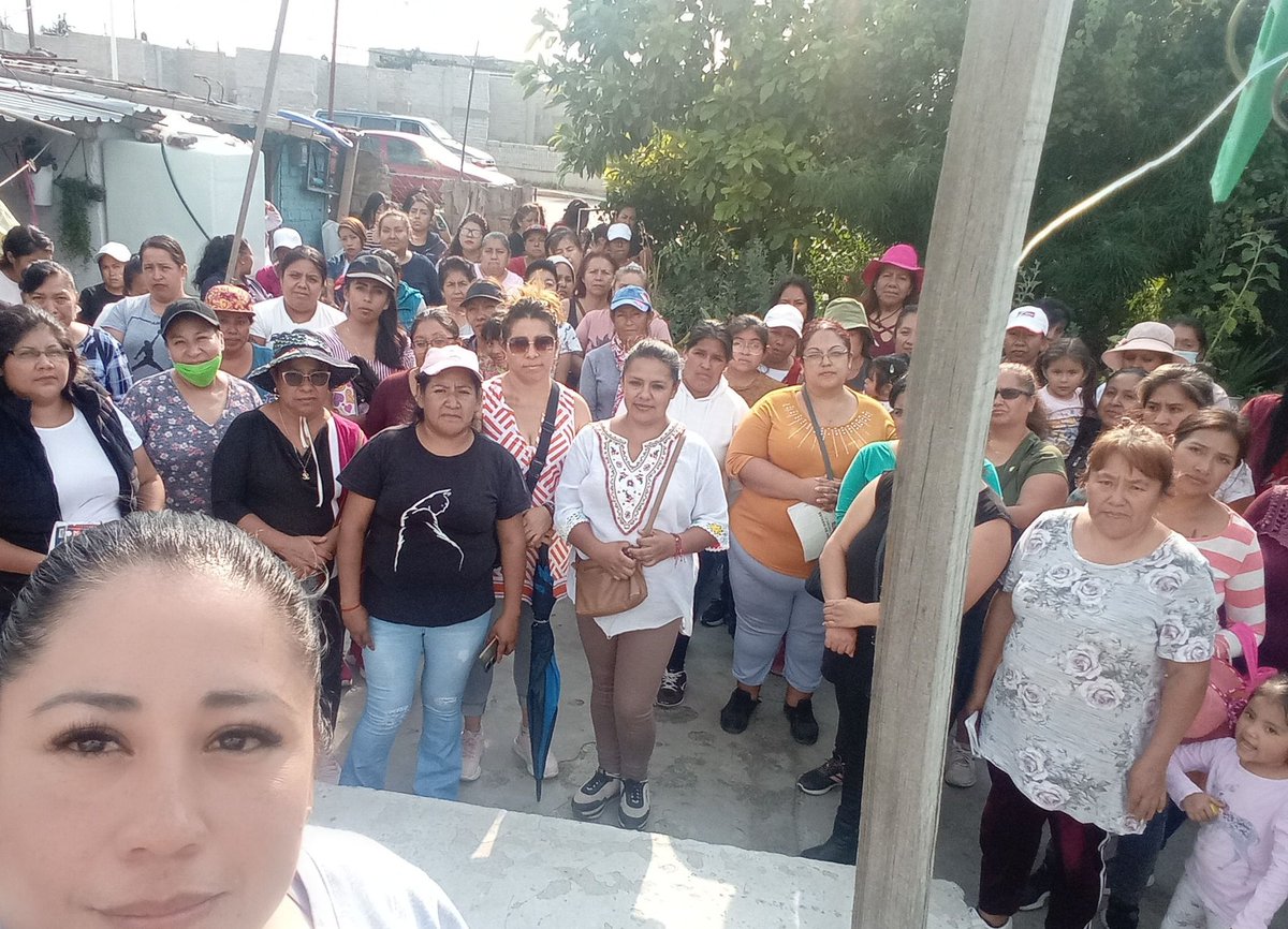 Naye_vaness's tweet photo. Los grandes logros dependen de muchas manos, corazones, y mente de personas que  pertenecen al mejor equipo  #EquipoADMM  trabajar siempre unidas #ConTodoConTodasYTodos  vamos con  todo #Texcoco https://t.co/dSZanlyR57