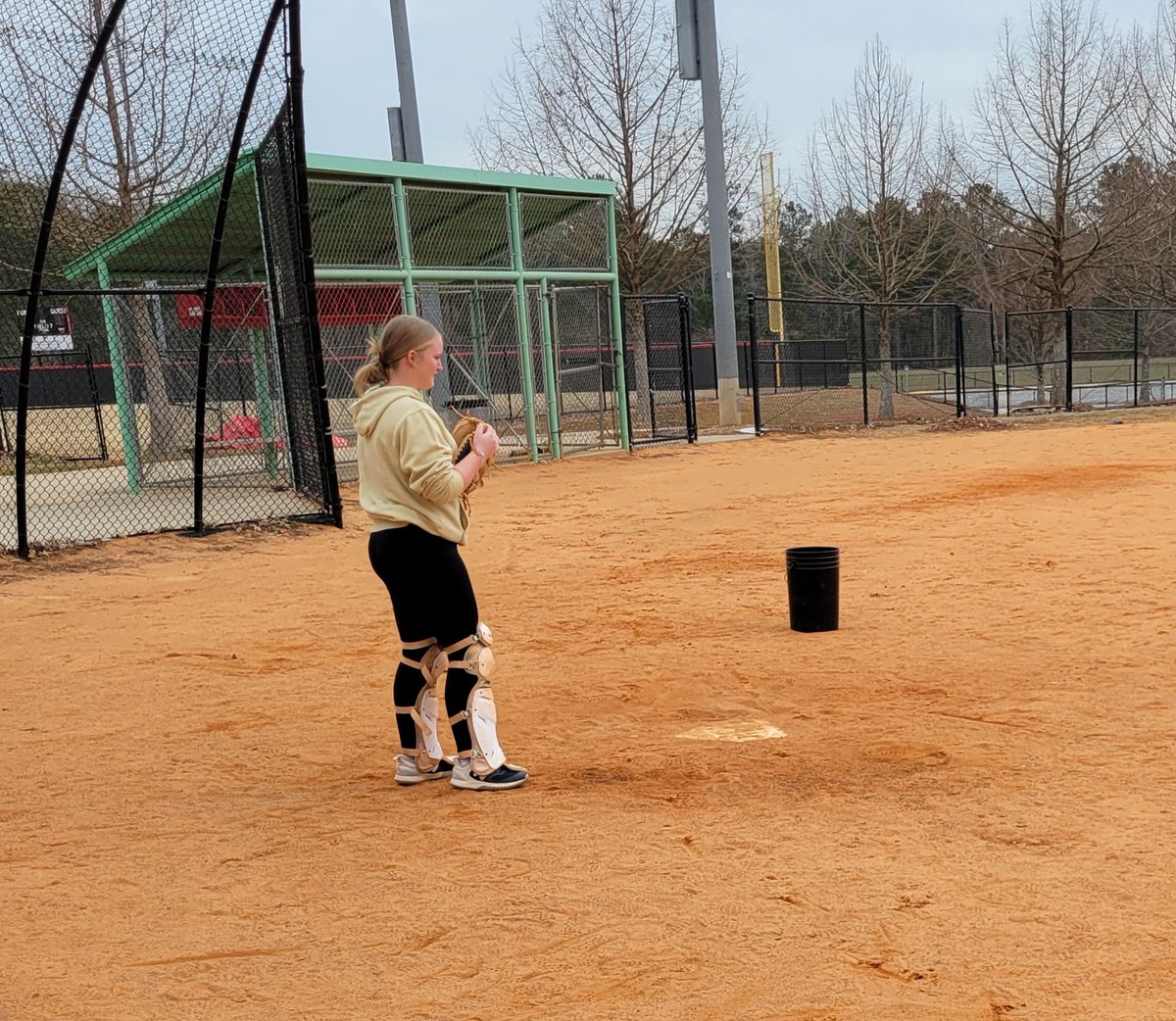 EllieCurtis2027's tweet image. The spring tournaments will be COLD.  Might as well get used to it! 

#ecbullets #softball #travelball #catcher