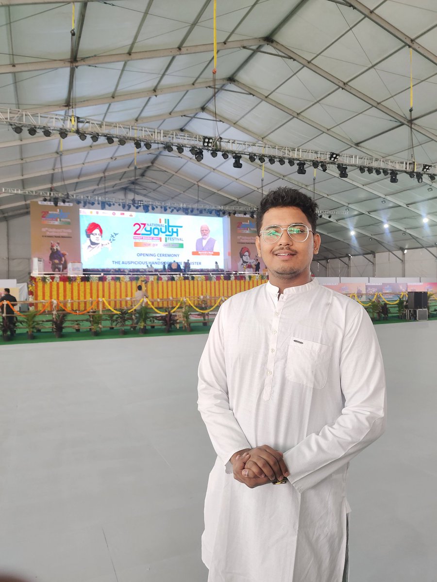 viraj_ambekar's tweet photo. राजकीय भूमिका जरी वेगळ्या असल्या तरी आपला पंतप्रधान आपल्या शहरात येतोय मग गेलच पाहिजे..!
#ModiInNashik

#27thYouthFestival
#ModiInMaharashtra https://t.co/Q1DctVljeL