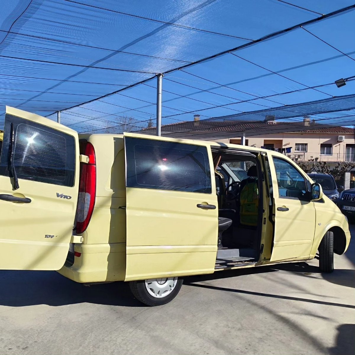 AutoBesalu's tweet photo. 📢 OCASIÓ ‼️

➡️ Mercedes-Benz Vito
➡️ Amb accessoris camper
➡️ Aïllament interior
➡️ Procedent de particular

Informa't a https://t.co/MLG9PNSRKO

Vine a 👀

#ocasió
#vehiclesocasió 
#mercedesbenz 
#mercedesbenzvito
#camper 
#garrotxa 
#pladelestany https://t.co/dZalMCqOzI