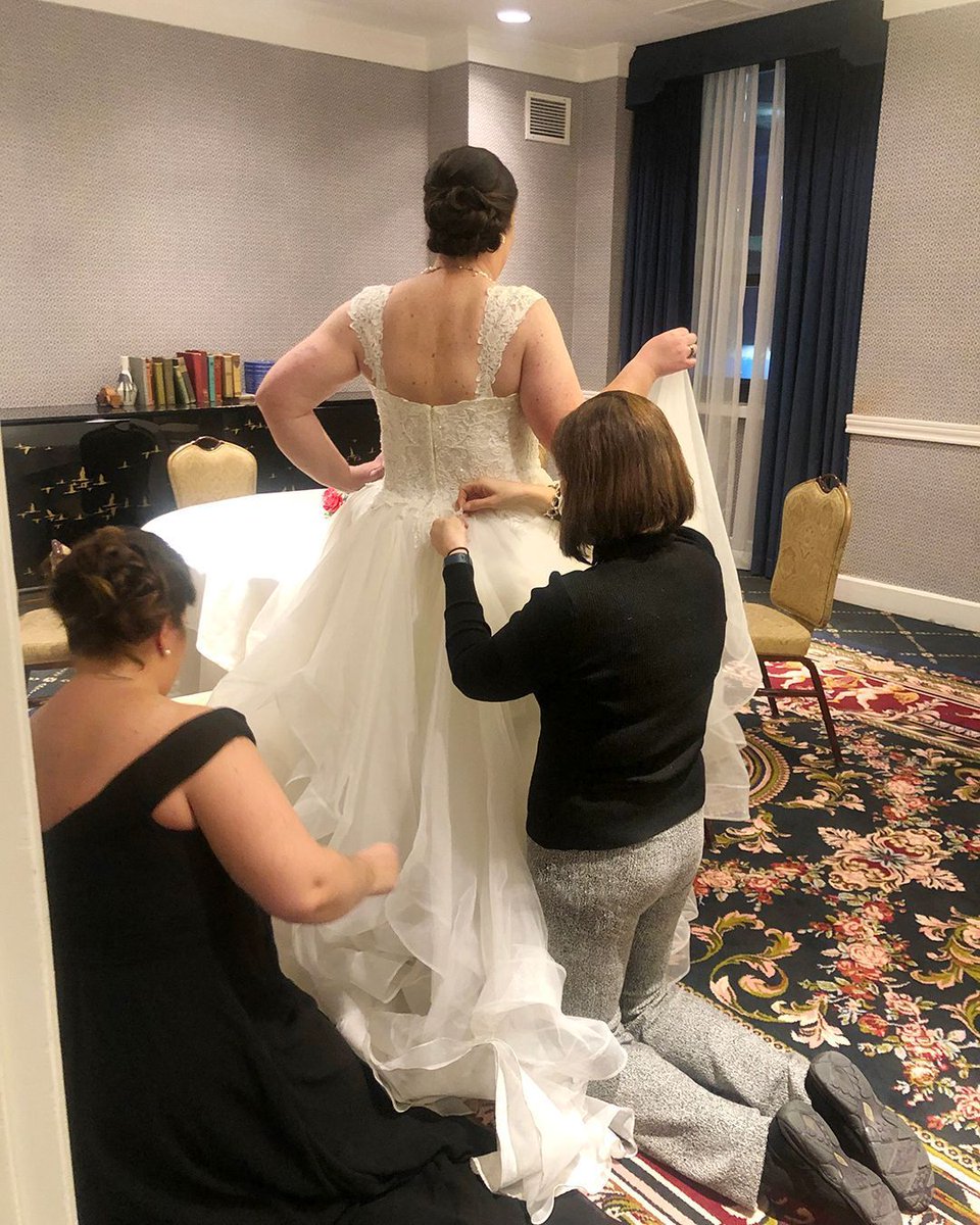#Funfact: A dedicated #weddingphotographer will get down and help you bustle your #weddingdress so you're always looking picture perfect!
#withyourmemoriesinmind 📍 Trish &amp; @alexandrasbridalboutique at <a href="/GraduateHotels/">Graduate Hotels</a> #Providence